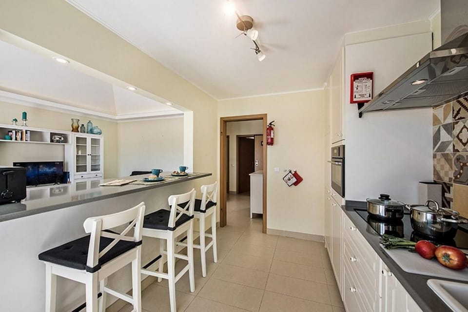 Kitchen or kitchenette, Dining area, dishwasher, minibar, pet friendly, stove, toaster