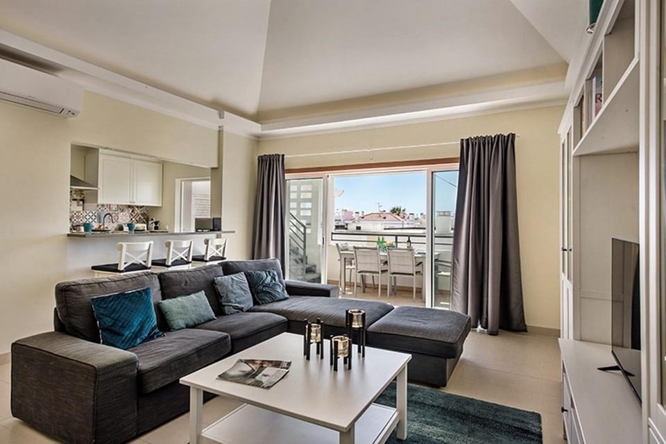 TV and multimedia, Balcony/Terrace, Kitchen or kitchenette, Living room, Seating area, Dining area