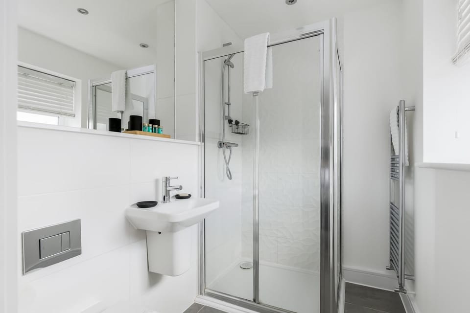 Seas the Day - Moments from Hamworthy Beach and Park Apartment in Poole