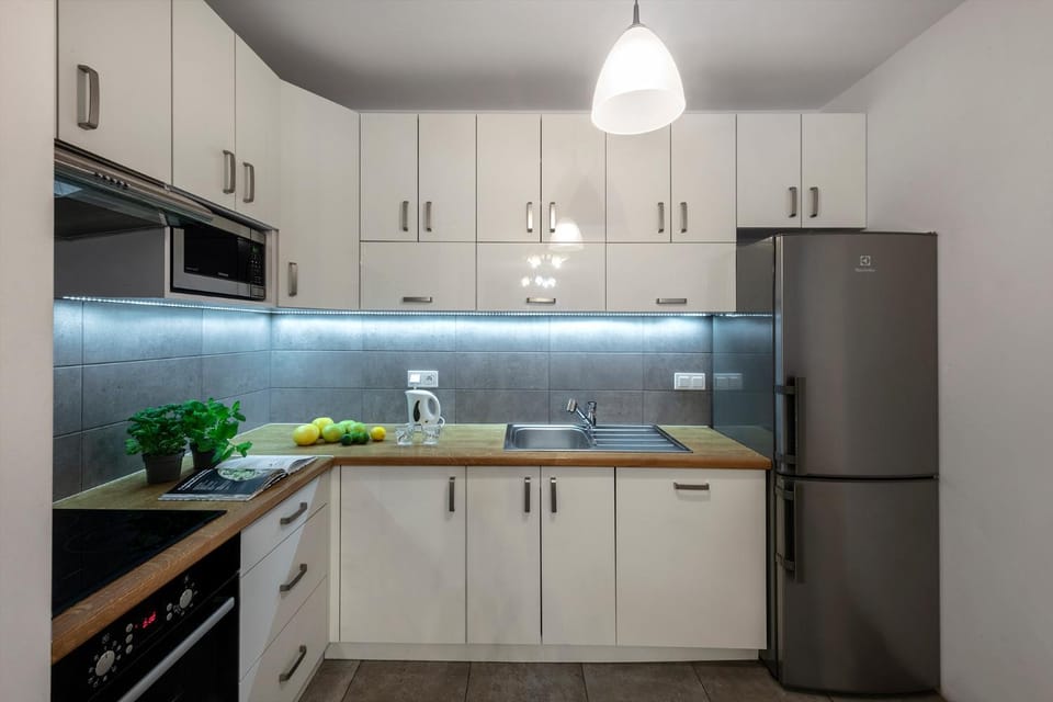Kitchen or kitchenette, Communal kitchen