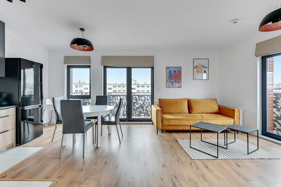 Kitchen or kitchenette, Living room, Seating area, Dining area