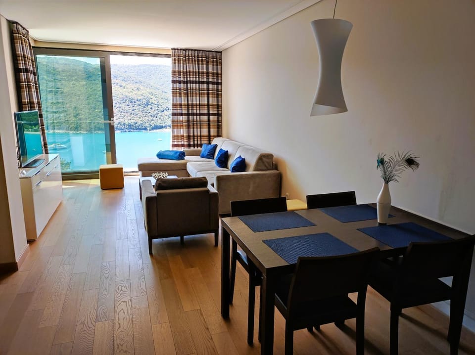Living room, Dining area, Sea view