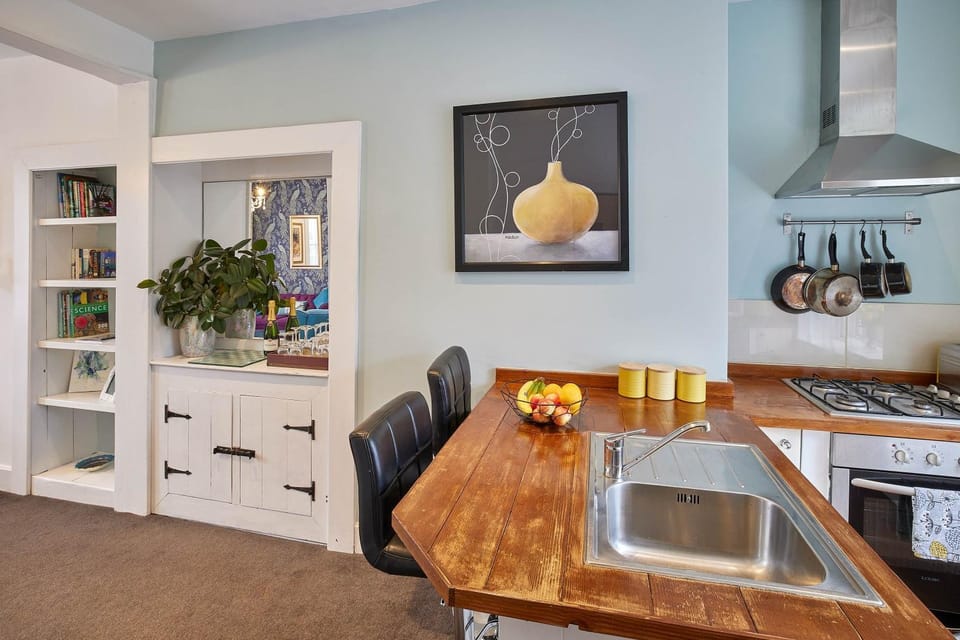 Kitchen or kitchenette, Breakfast