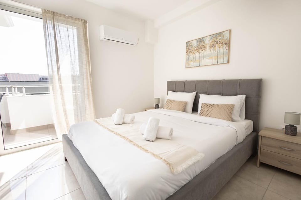 Photo of the whole room, Bedroom, towels, air conditioner