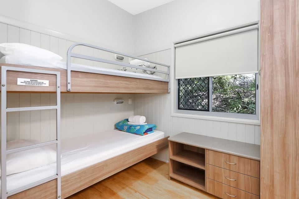 Bedroom, bunk bed