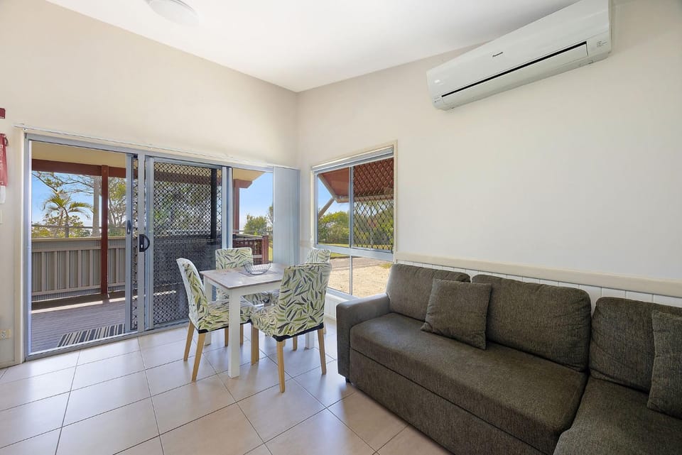 Bed, Living room, air conditioner