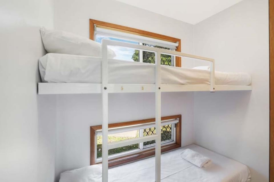 Bedroom, bunk bed