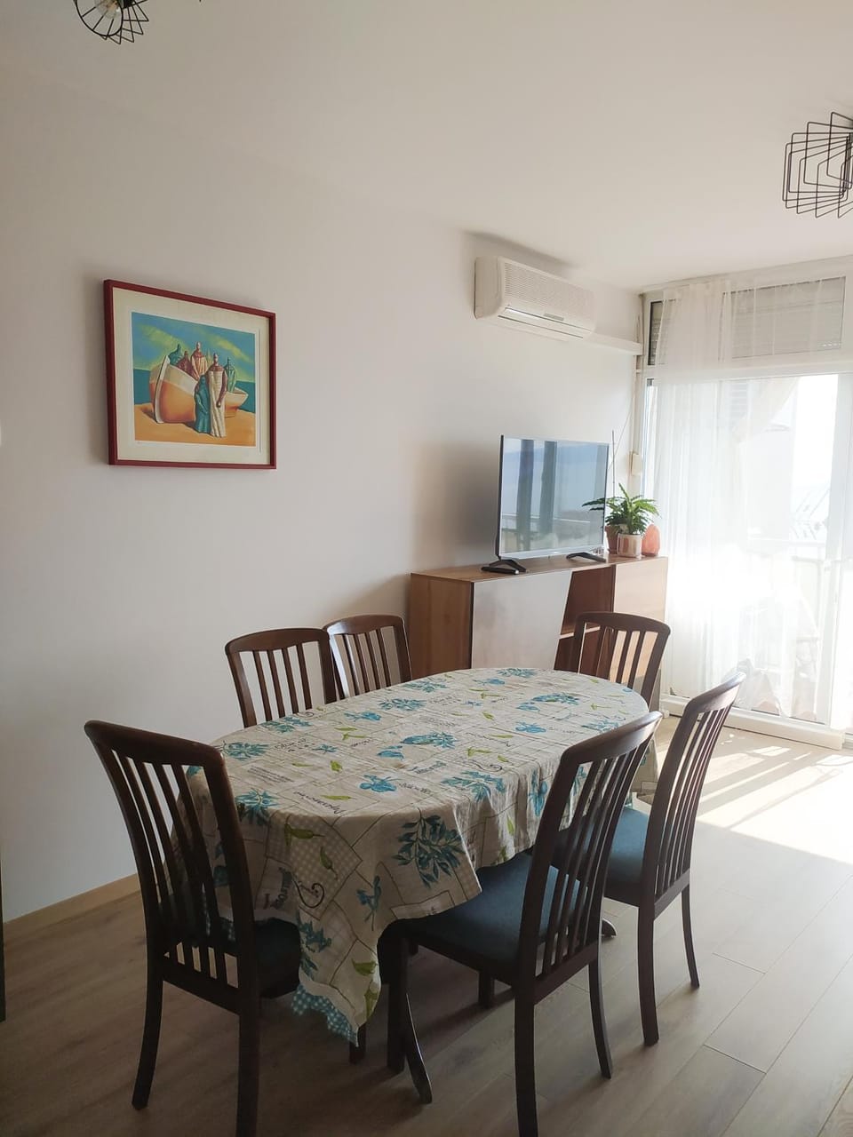 Communal lounge/ TV room, TV and multimedia, Living room, Seating area, Dining area
