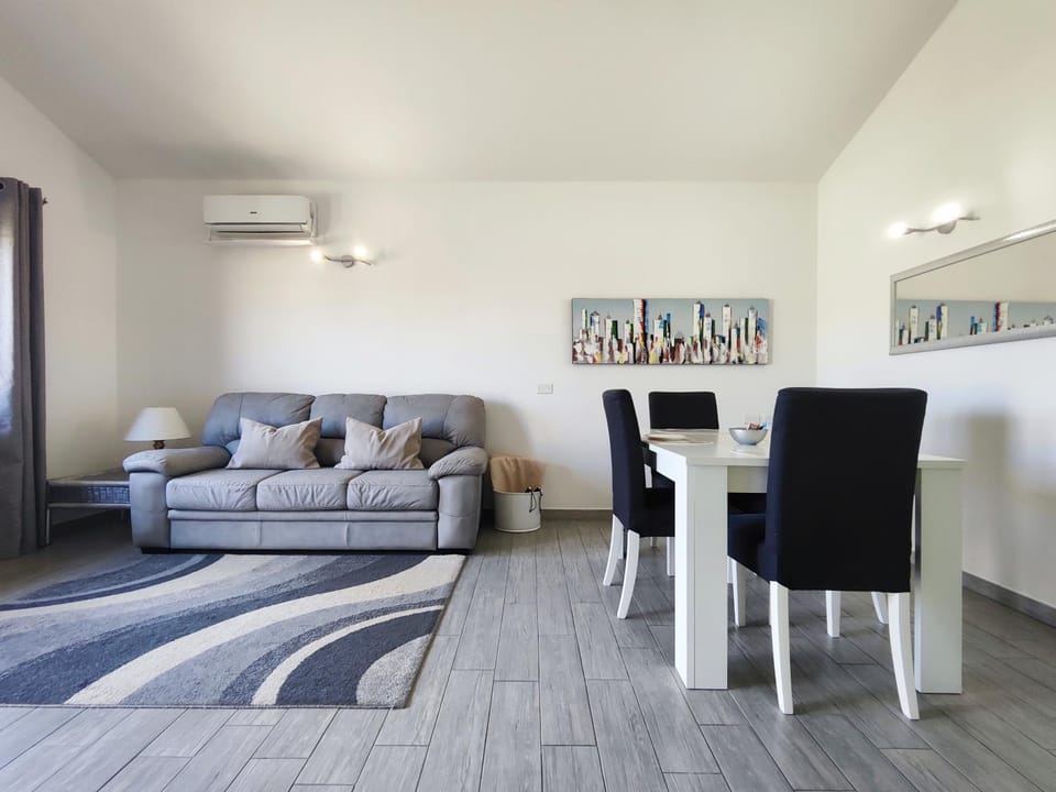 Living room, Seating area, Dining area, air conditioner