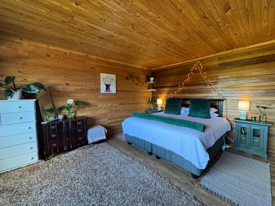 Bed, Photo of the whole room, Bedroom, Mountain view, Sunrise, wardrobe