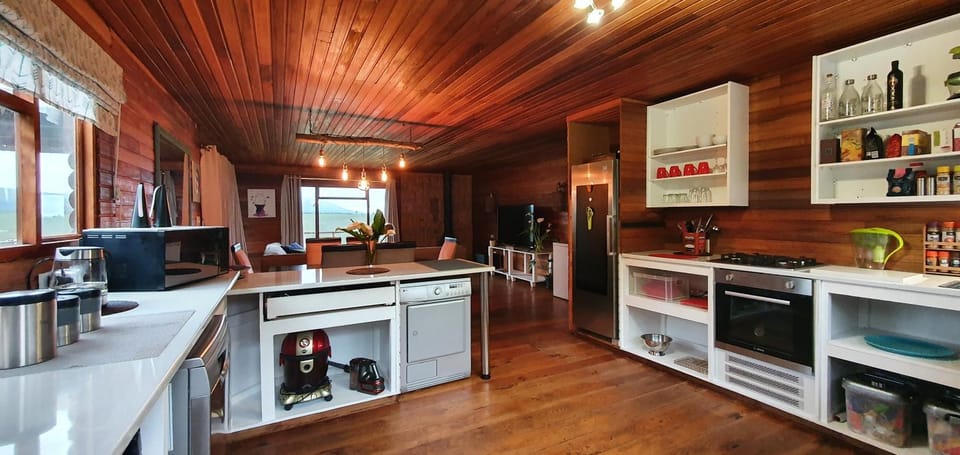 Kitchen or kitchenette, Drinks, dishwasher, oven, pet friendly, stove
