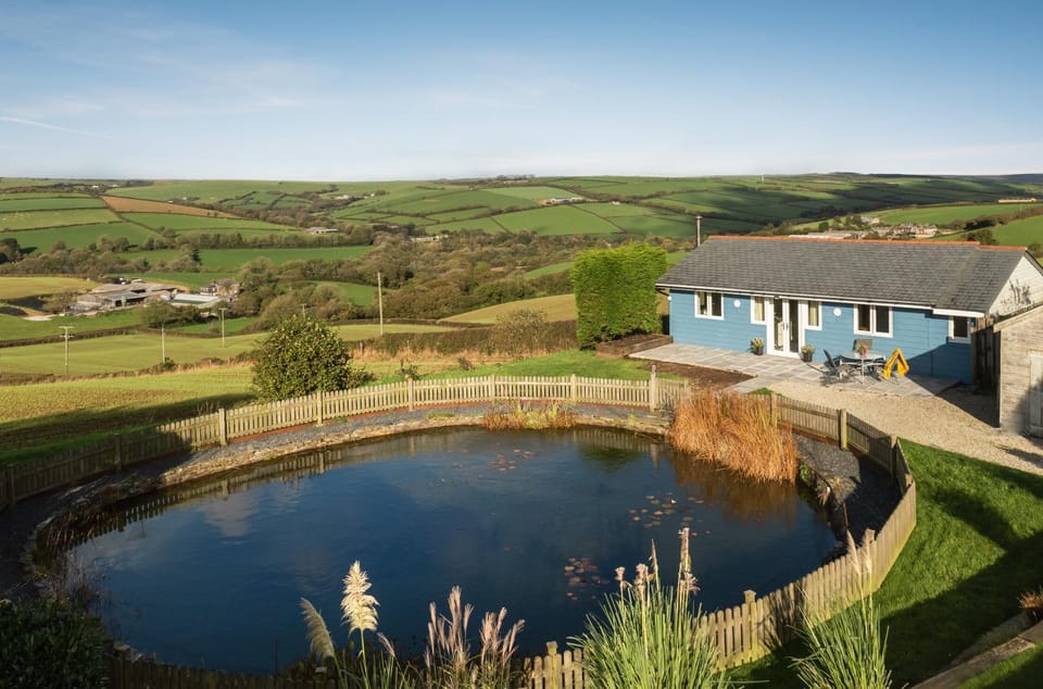 View (from property/room), Garden view, Lake view