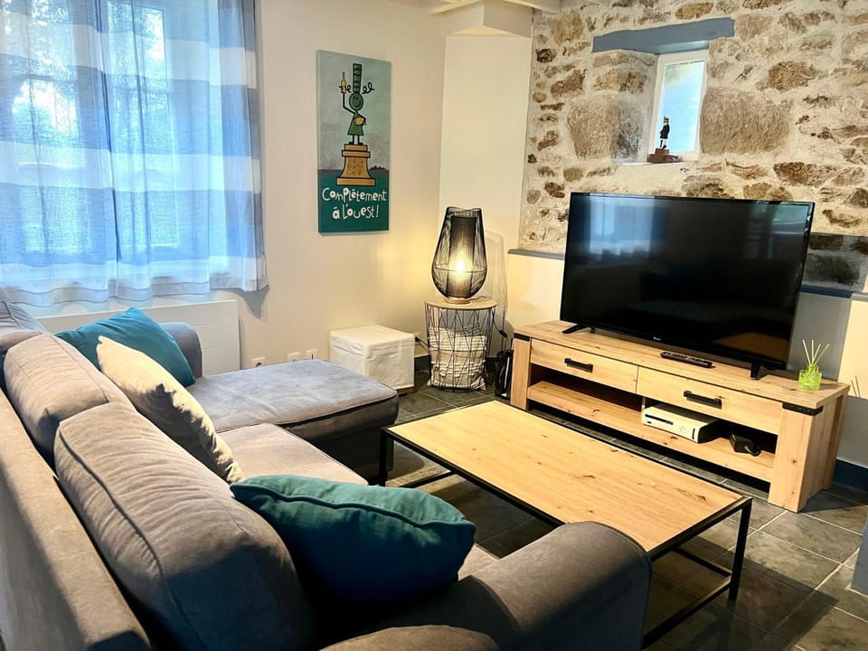 PENTY DU BELOU, cozy, en pleine campagne, 1 à 6 personnes House in Finistere