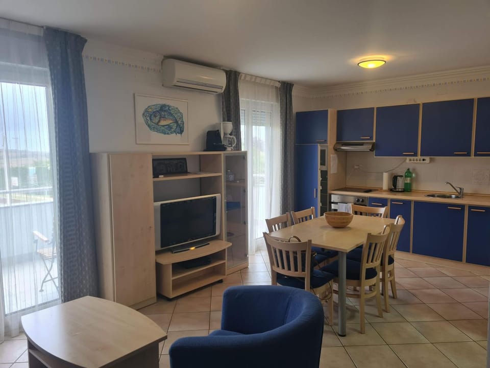 TV and multimedia, Kitchen or kitchenette, Dining area