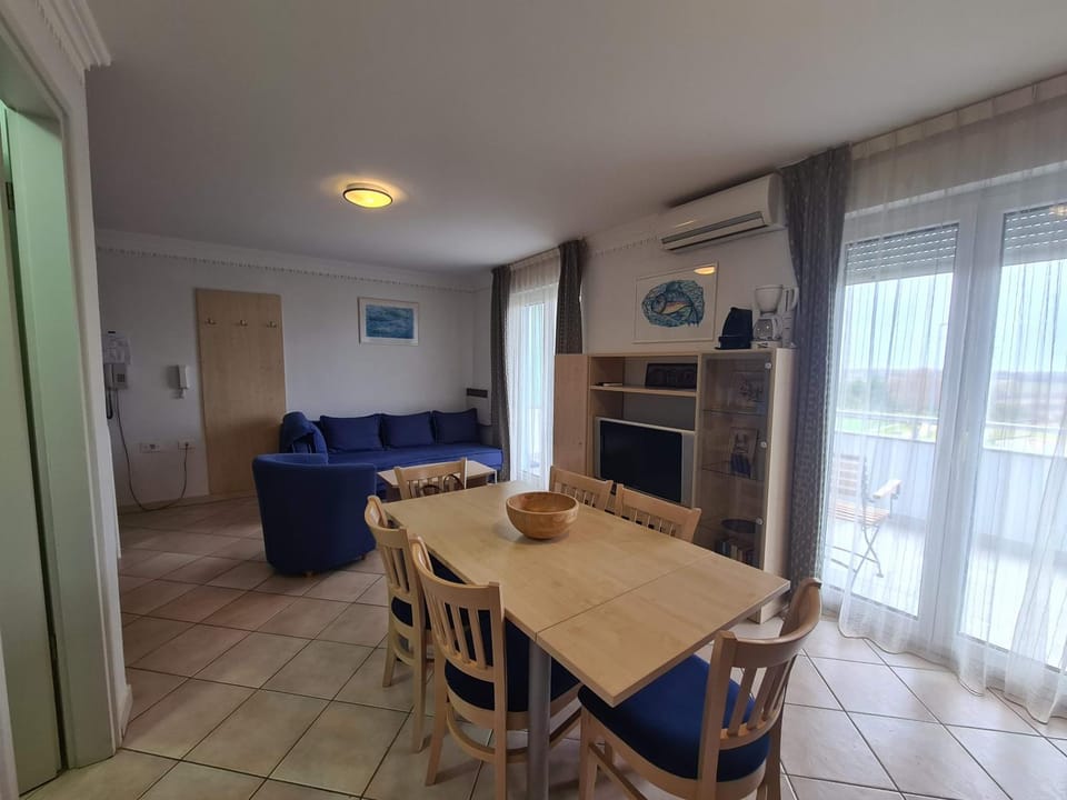 TV and multimedia, Dining area
