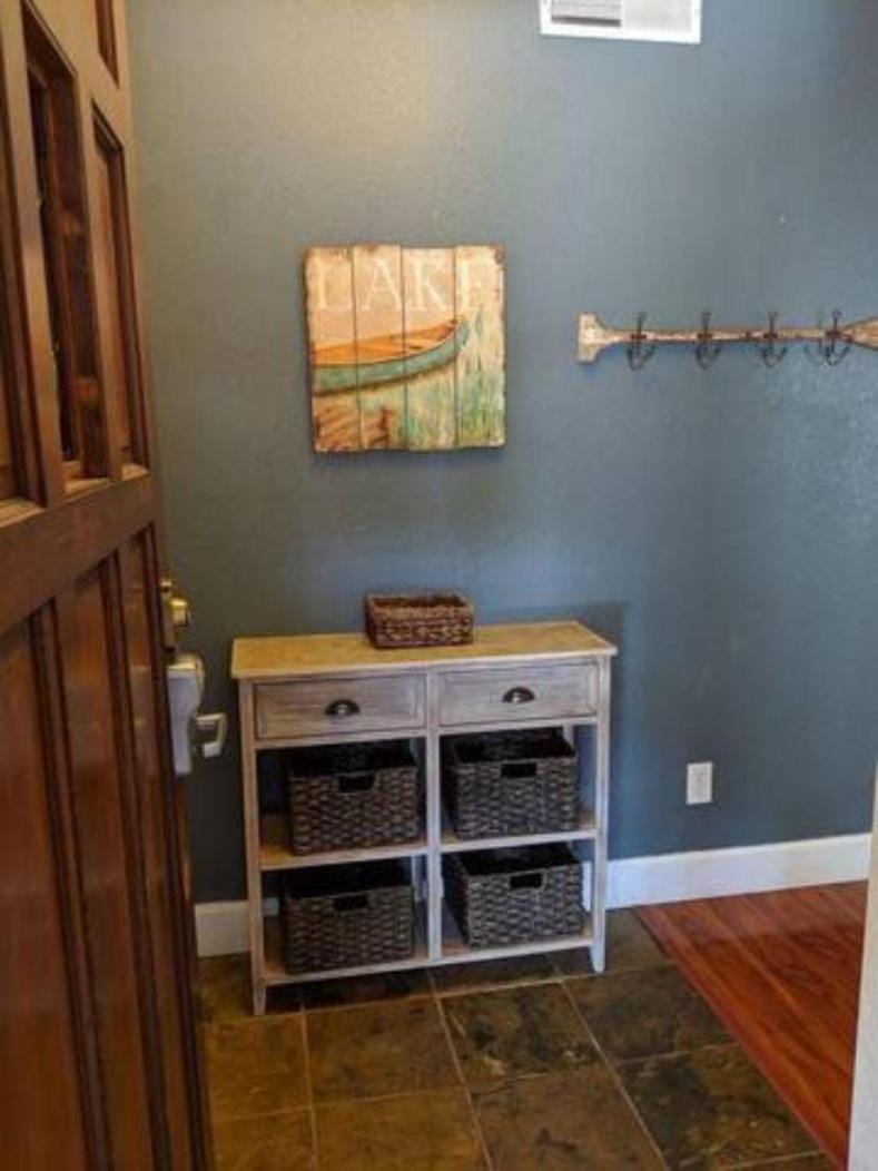 Next to Lake, Pool, 10 Acre Park, 1 Mile to Town, Best Prices House in Chelan (In Town)
