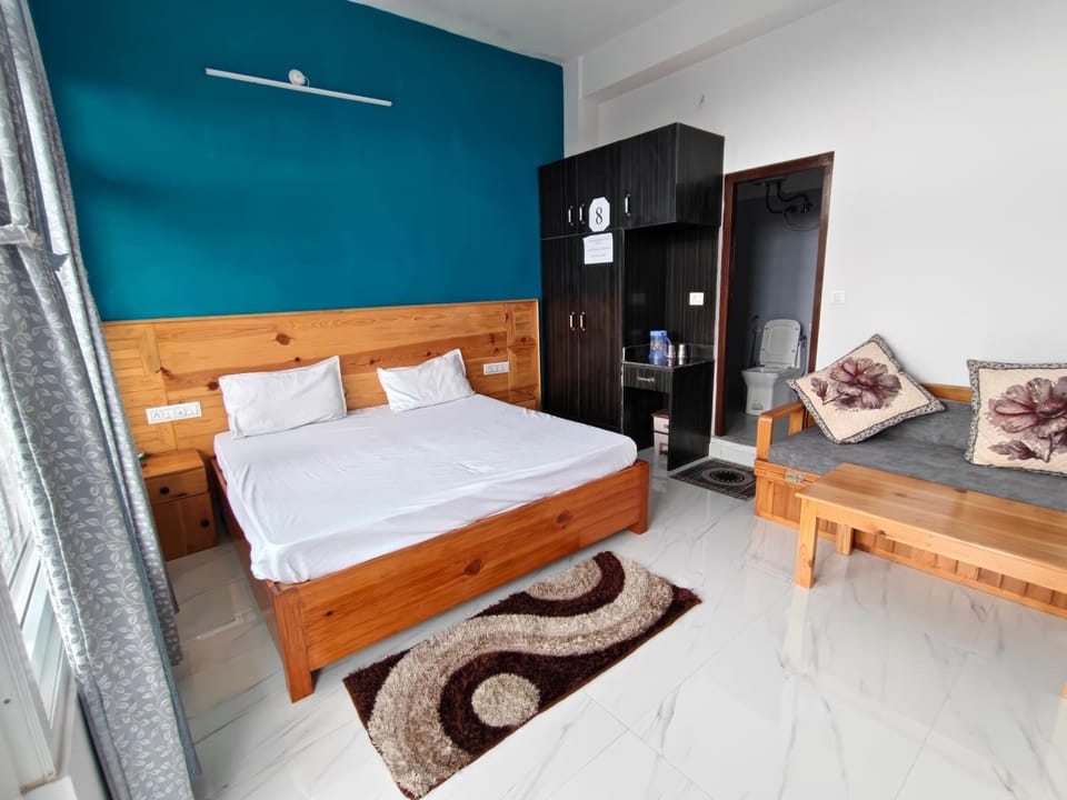 Photo of the whole room, Bedroom
