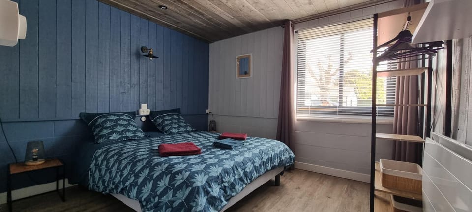 Bed, Photo of the whole room, Bedroom, towels, wardrobe