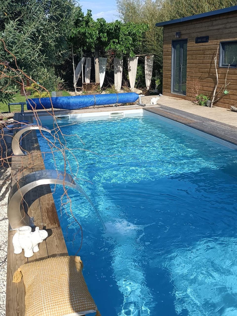 Swimming pool, Breakfast