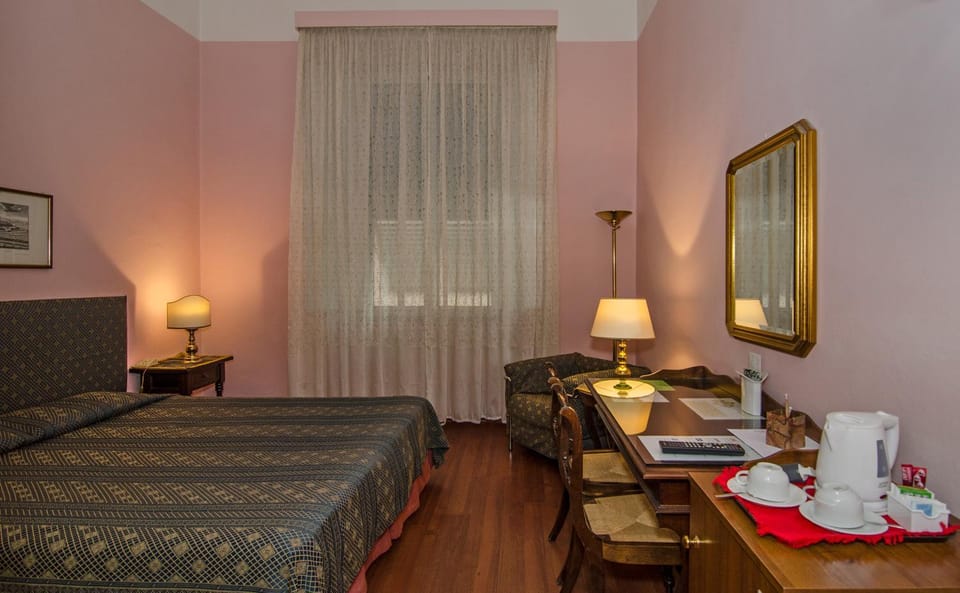 TV and multimedia, Coffee/tea facilities, Seating area, Bedroom