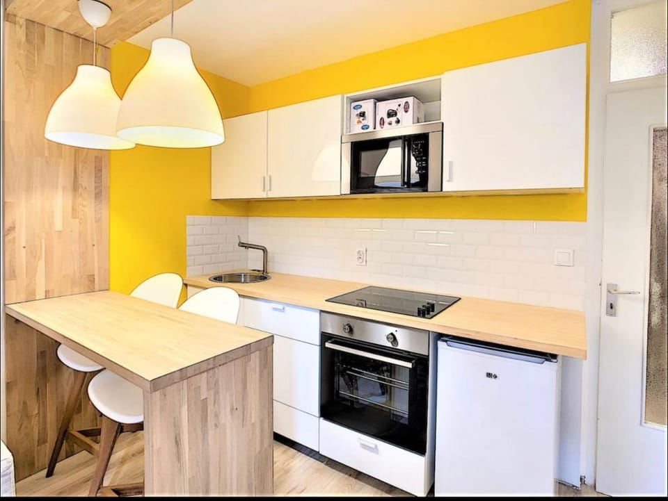 Centre Saint-Gervais studio Jaune moderne proche télécabine 2 pers Cabin in Saint-Gervais-Bains