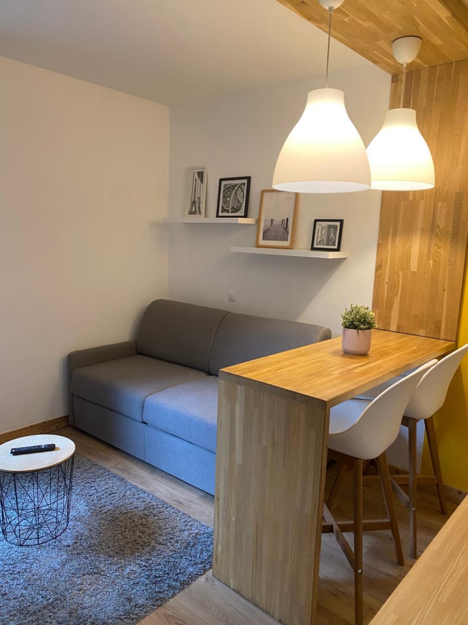 Centre Saint-Gervais studio Jaune moderne proche télécabine 2 pers Cabin in Saint-Gervais-Bains