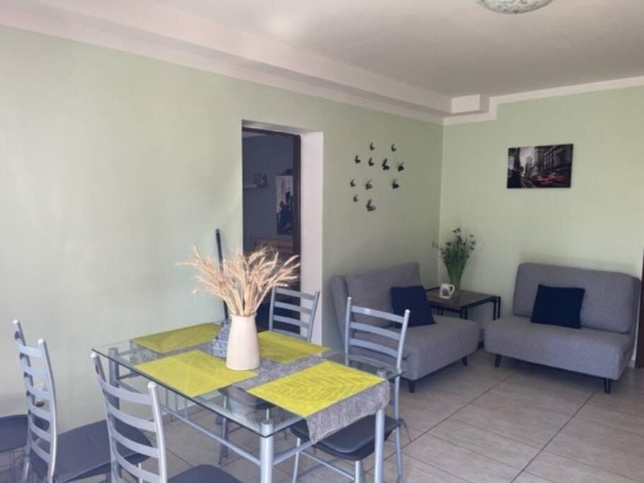 Seating area, Dining area