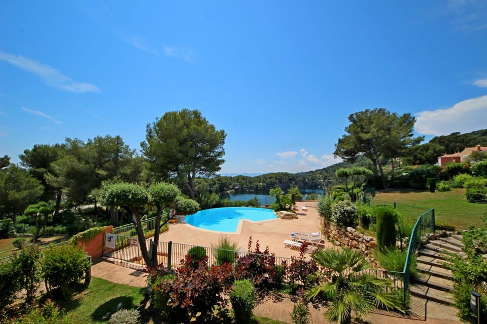 Natural landscape, Garden, Garden view, Lake view, Mountain view, Pool view, Swimming pool, sunbed