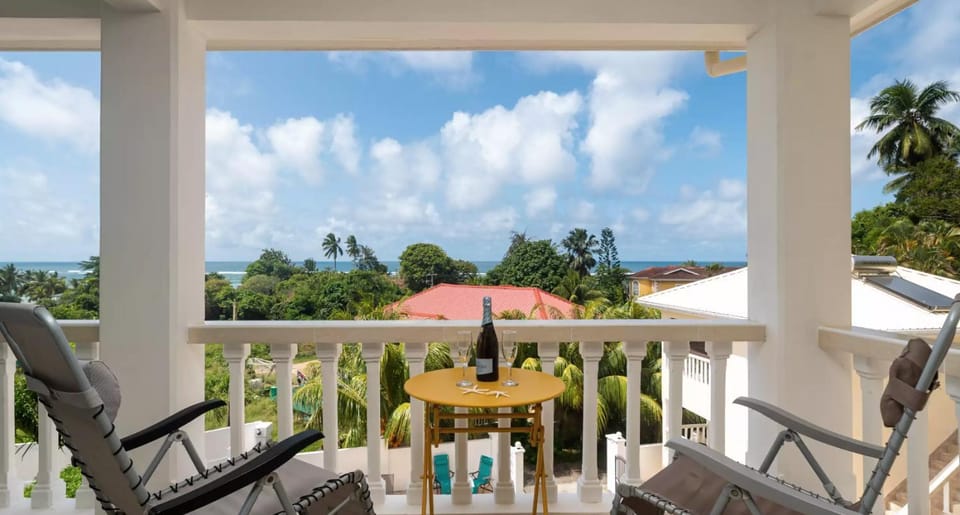 View (from property/room), Balcony/Terrace, Seating area, Dining area, Sea view