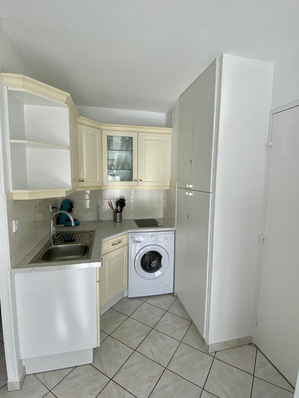 Kitchen or kitchenette, stove, kitchen