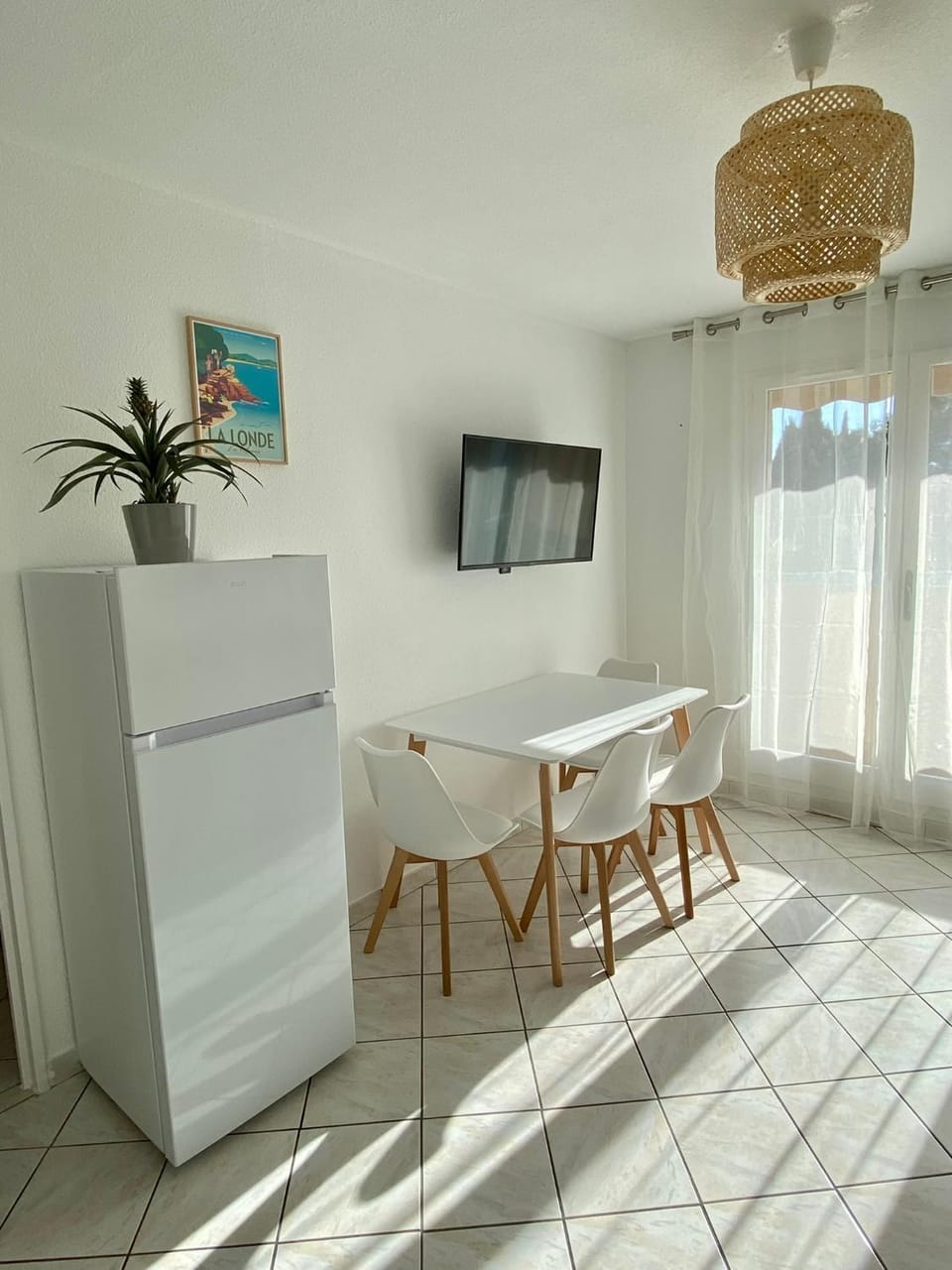 TV and multimedia, Dining area