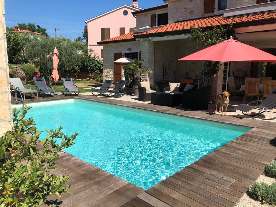 Swimming pool, Swimming pool