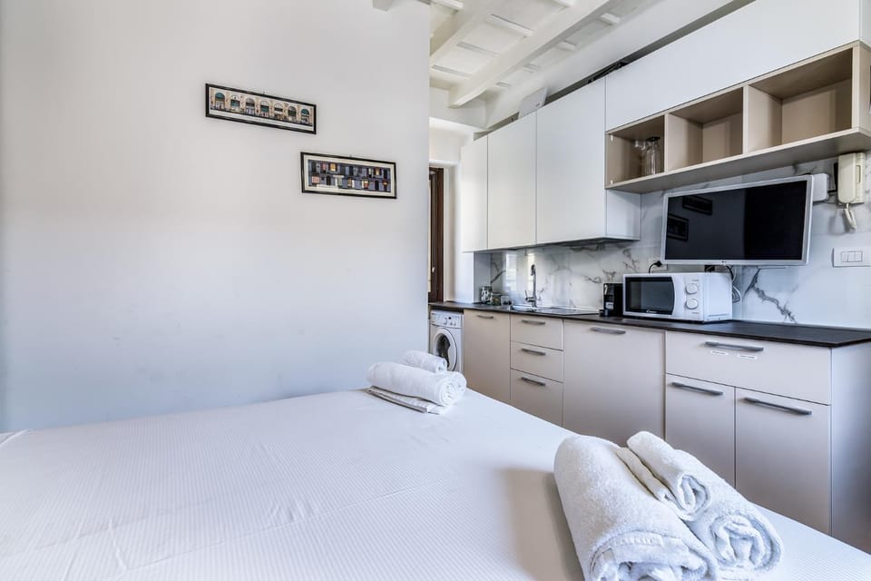 Bed, Kitchen or kitchenette