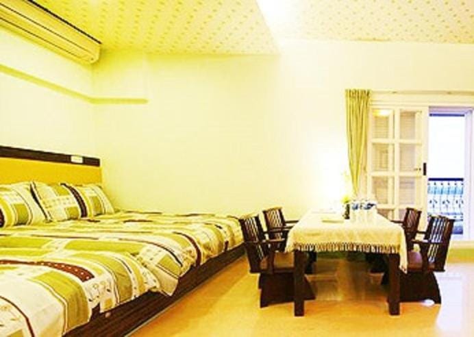 Bed, Seating area