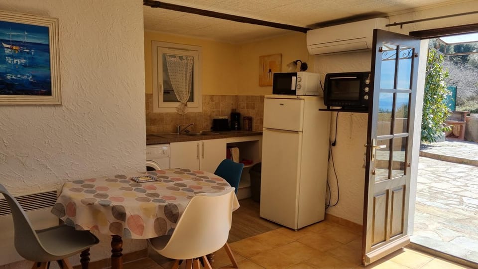TV and multimedia, Kitchen or kitchenette, Dining area, oven