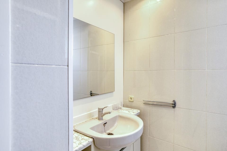 Bathroom, Living room