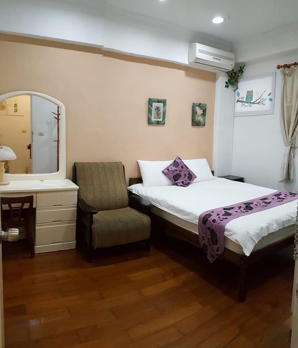 Bedroom, bunk bed