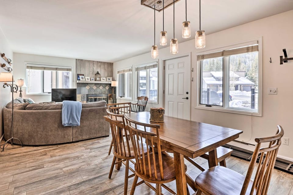 Cozy East Vail Condo ~ 6 Mi to Vail Village! House in Vail