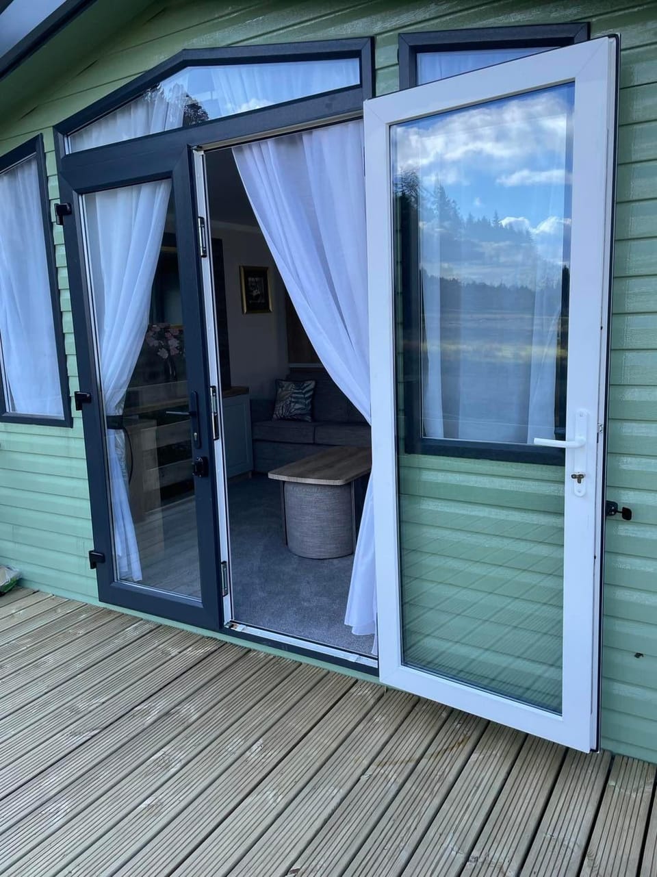 Facade/entrance, Balcony/Terrace