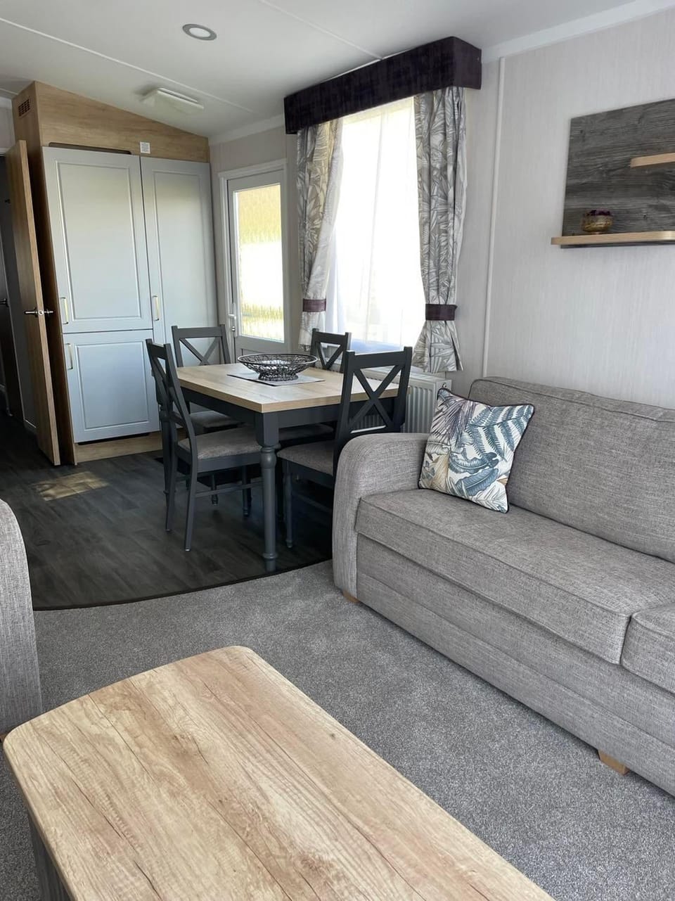 Seating area, Dining area