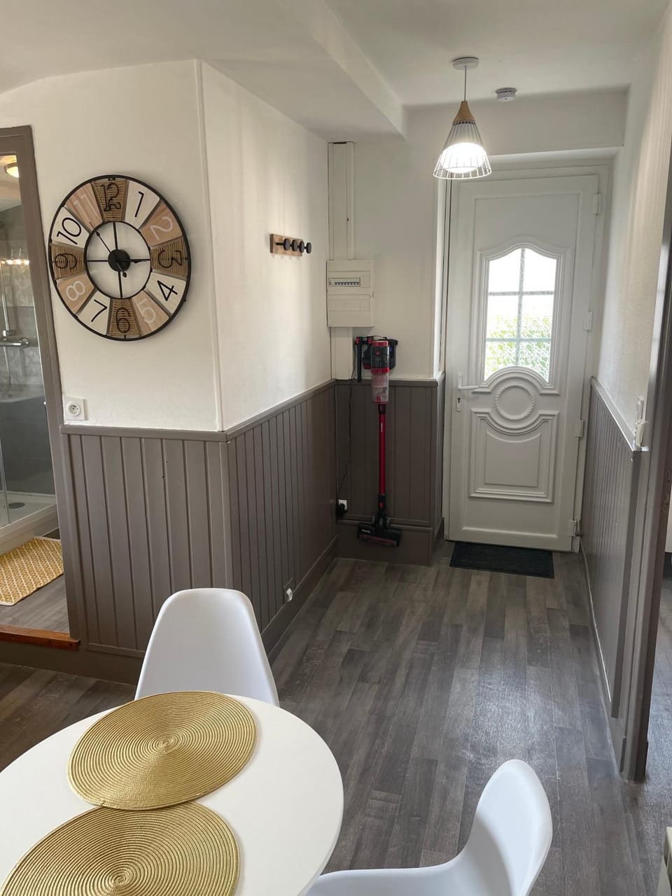 Joli T1 3* rénové mars 2022 proche lac et ville Apartment in Tresserve