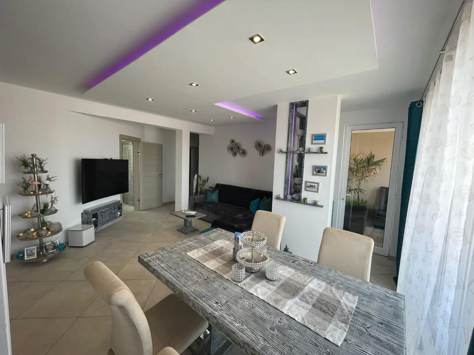 Living room, Dining area