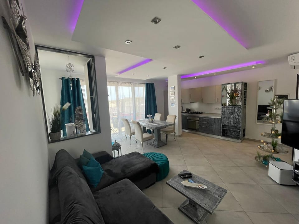 Kitchen or kitchenette, Living room, Dining area