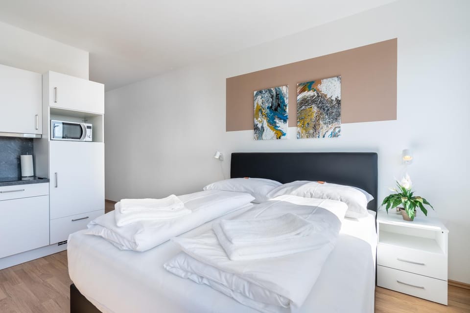 Bed, Kitchen or kitchenette, Photo of the whole room, Bedroom, minibar