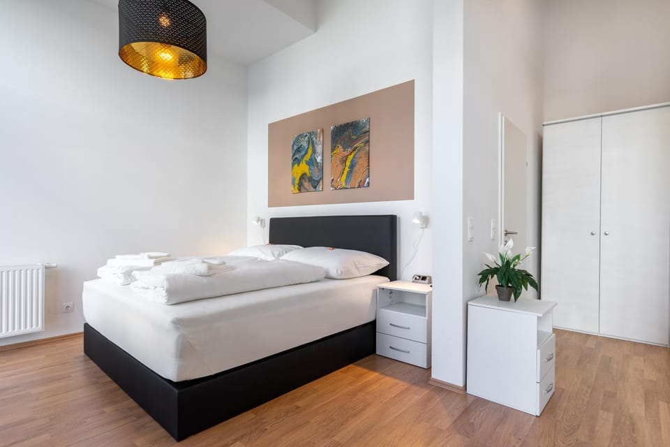 Bed, Photo of the whole room, wardrobe