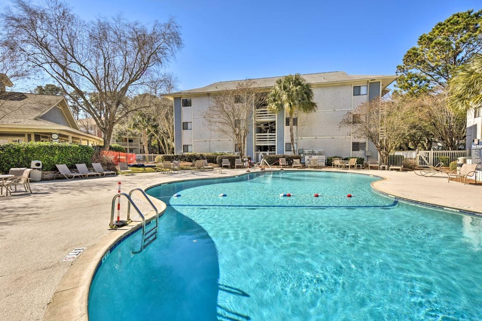 Walk to Folly Field Beach: Island Escape w/ Pool House in Hilton Head Island