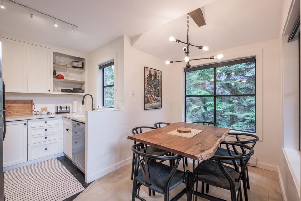 Kitchen or kitchenette, Seating area, Dining area, dishwasher, toaster