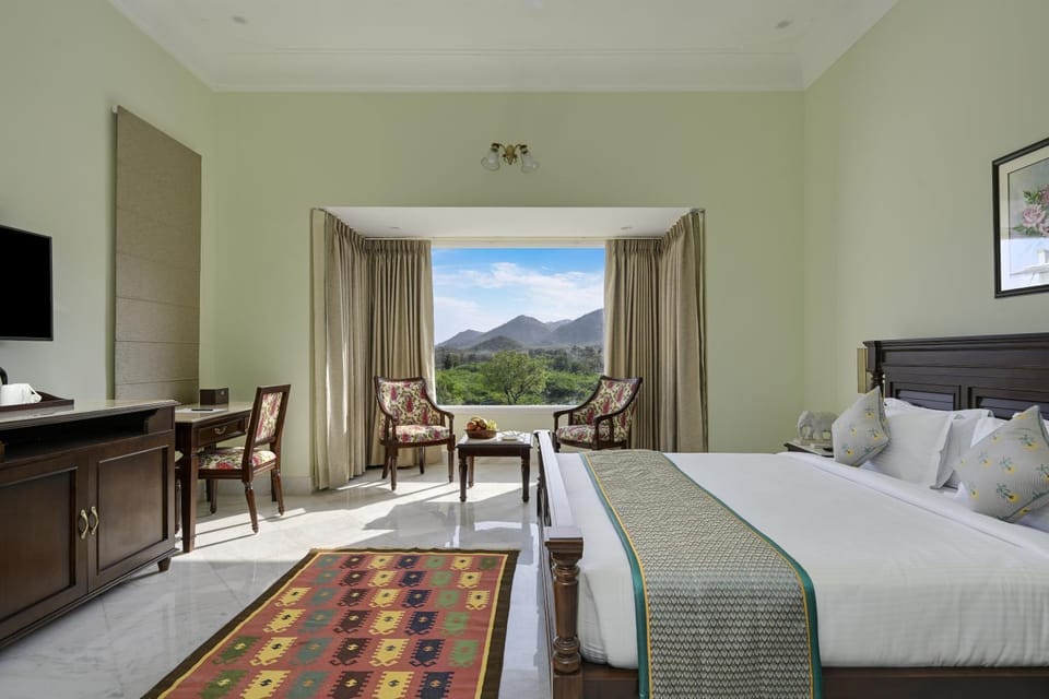 View (from property/room), Bedroom, Mountain view, Pool view