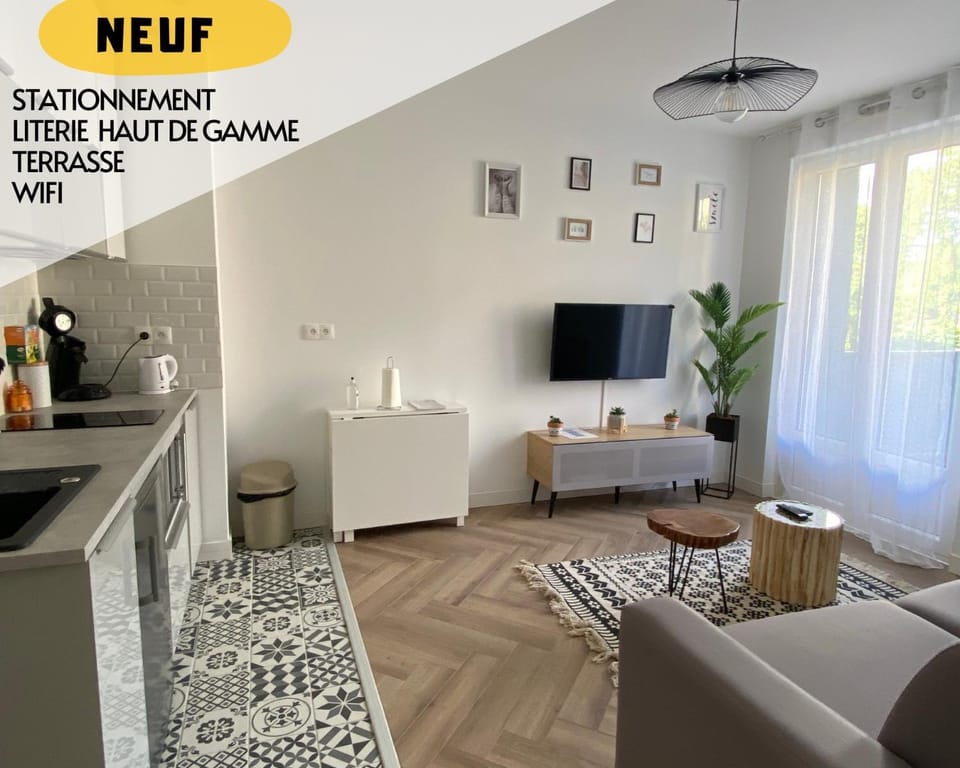 Communal lounge/ TV room, TV and multimedia, Living room