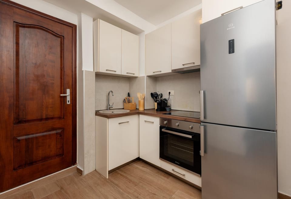 Kitchen or kitchenette, dishwasher, pet friendly, stove